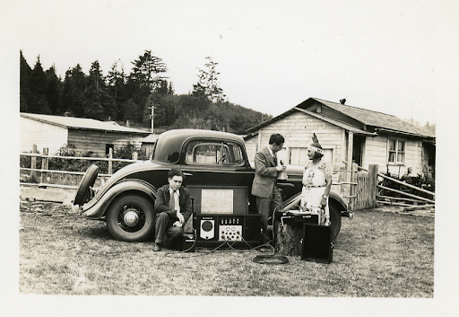 Melville Jacobs and Mrs. Annie Peterson (Coos), in Charleston, Oregon, July 1934, with graduate student Orin Johnston (crouching). Photo courtesy of Bill Seaburg.